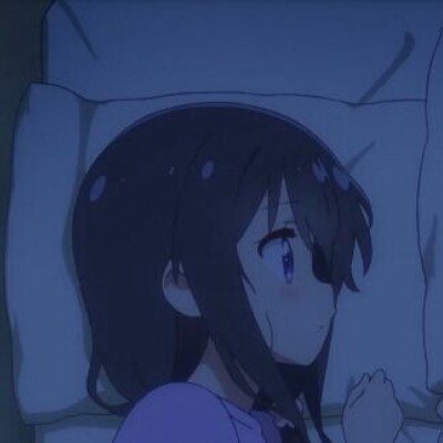 男生上课睡觉被老师提醒后砸桌怒吼
